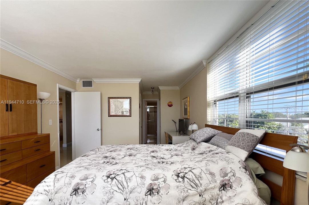 For Sale: $135,000 (1 beds, 1 baths, 800 Square Feet)