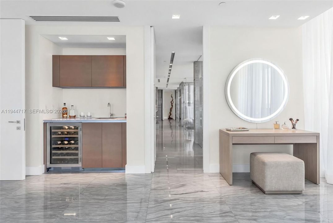 Never leave your suite when you have a fully stocked bar, wine fridge and mini-kitchen! Plenty of room for a vanity or office with ocean views for miles!