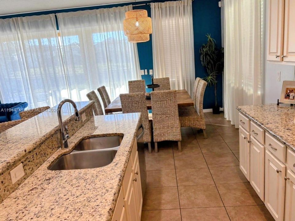 В аренду: $4,800 (8 спален, 6 ванн, 0 Квадратных фут)