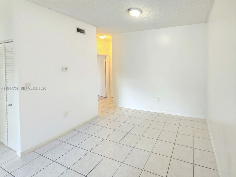 Activo con contrato: $232,500 (2 camas, 2 baños, 854 Pies cuadrados)