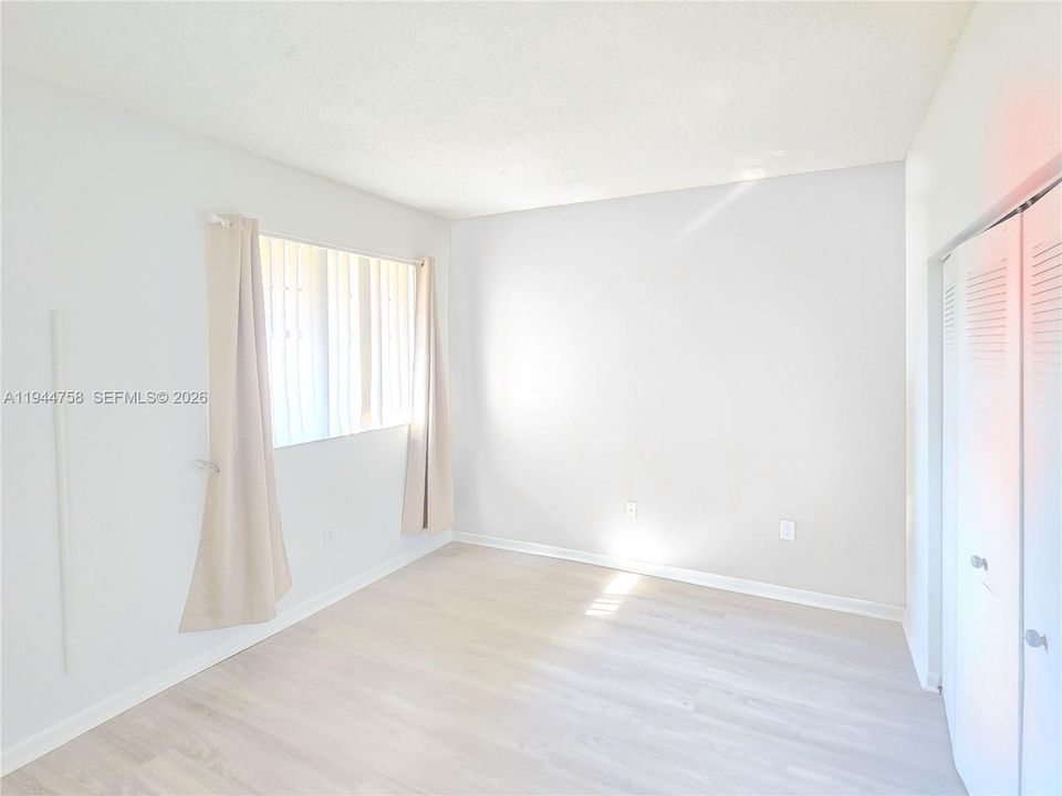 Activo con contrato: $232,500 (2 camas, 2 baños, 854 Pies cuadrados)