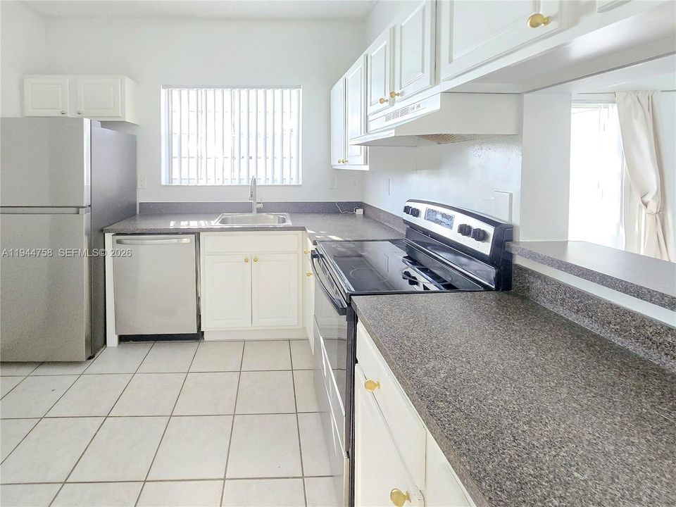 Activo con contrato: $232,500 (2 camas, 2 baños, 854 Pies cuadrados)
