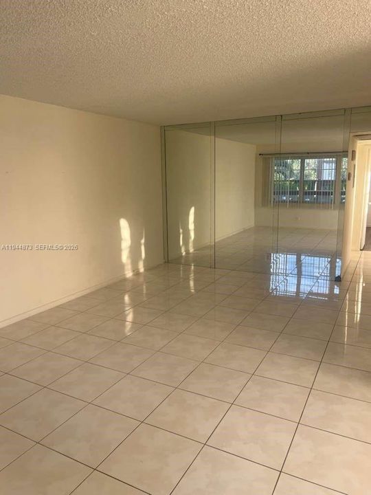 For Sale: $129,000 (2 beds, 1 baths, 840 Square Feet)