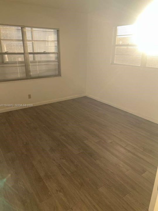 For Sale: $129,000 (2 beds, 1 baths, 840 Square Feet)