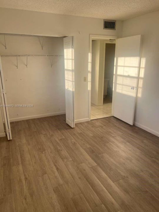 For Sale: $129,000 (2 beds, 1 baths, 840 Square Feet)