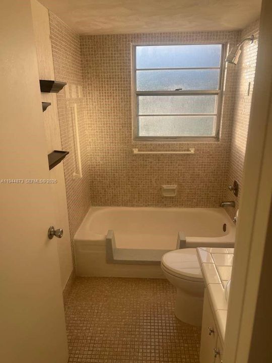 For Sale: $129,000 (2 beds, 1 baths, 840 Square Feet)