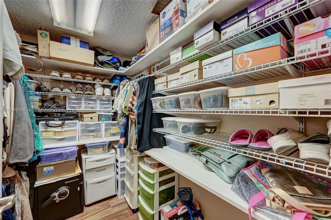 На продажу: $135,000 (2 спален, 2 ванн, 1160 Квадратных фут)