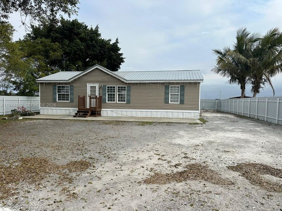 For Sale: $249,000 (3 beds, 2 baths, 1012 Square Feet)
