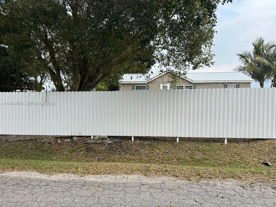 For Sale: $249,000 (3 beds, 2 baths, 1012 Square Feet)