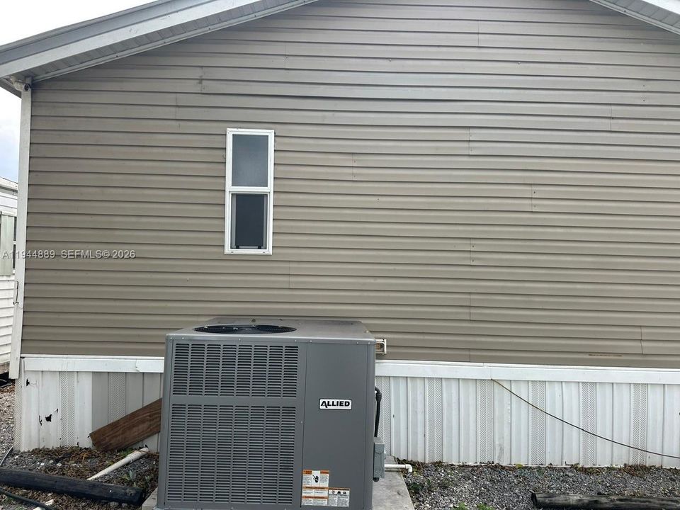For Sale: $249,000 (3 beds, 2 baths, 1012 Square Feet)