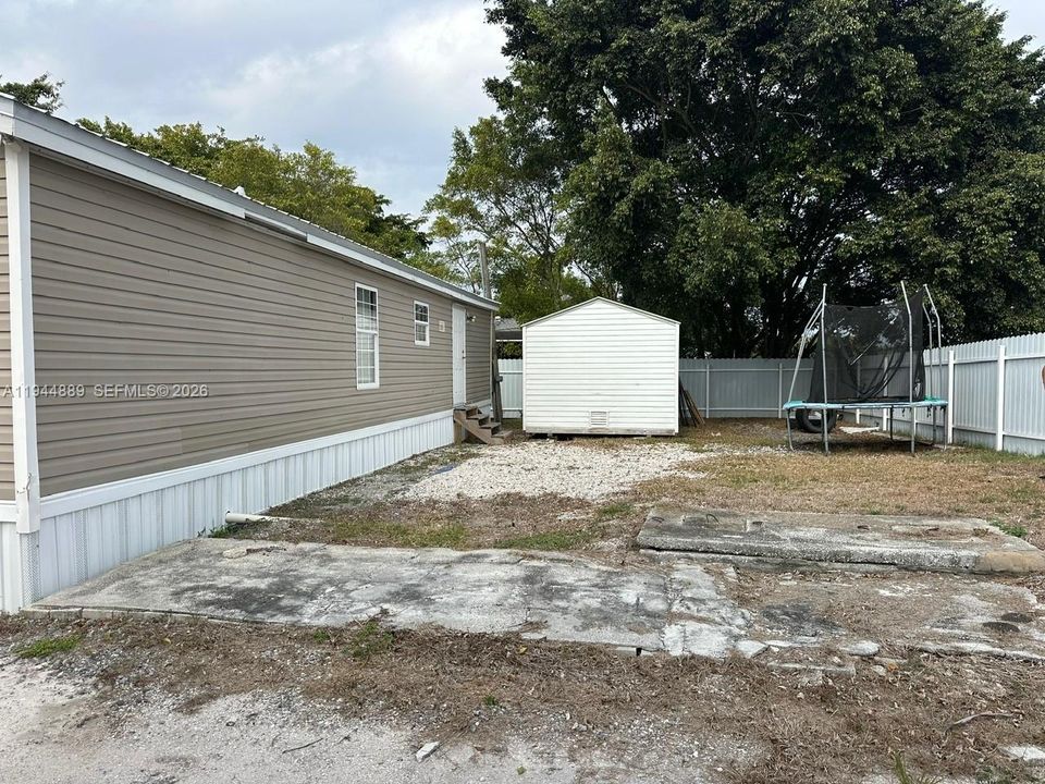 For Sale: $249,000 (3 beds, 2 baths, 1012 Square Feet)