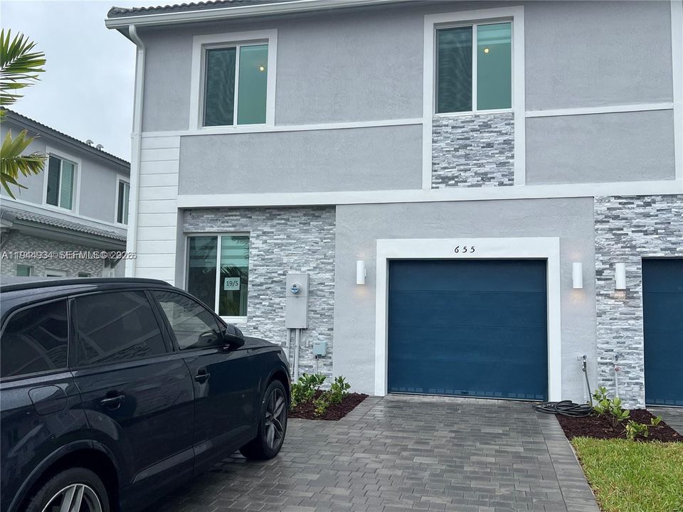 Active With Contract: $3,000 (4 beds, 3 baths, 1804 Square Feet)