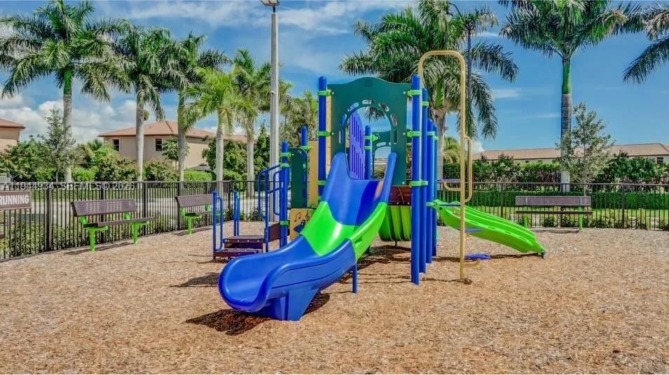 Active With Contract: $3,000 (4 beds, 3 baths, 1804 Square Feet)