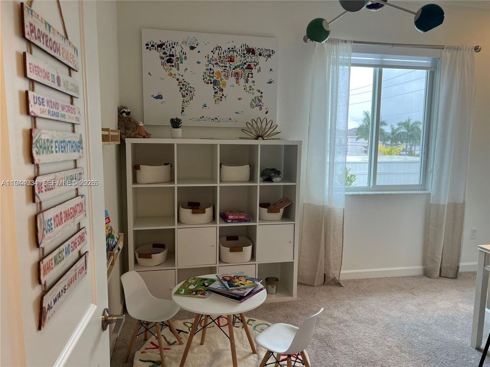 Active With Contract: $3,000 (4 beds, 3 baths, 1804 Square Feet)