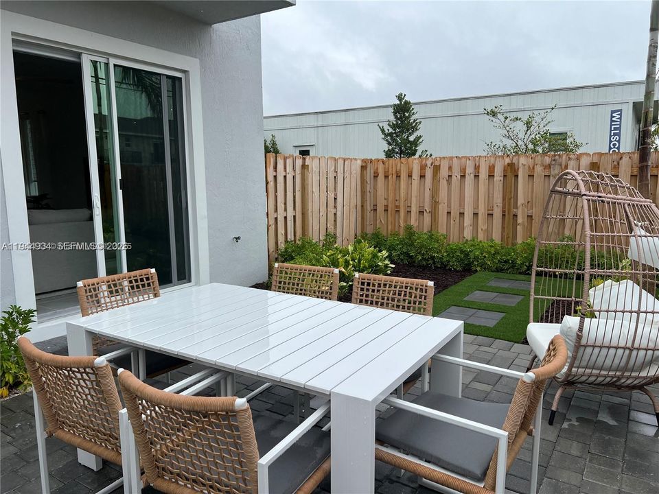 Active With Contract: $3,000 (4 beds, 3 baths, 1804 Square Feet)