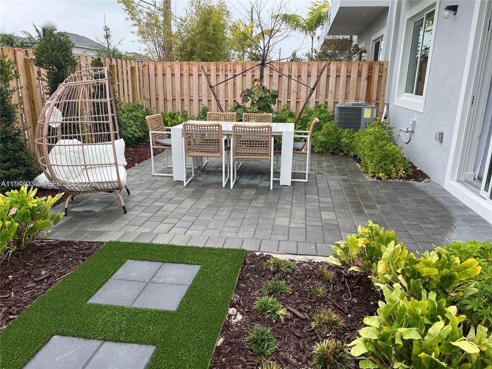 Active With Contract: $3,000 (4 beds, 3 baths, 1804 Square Feet)