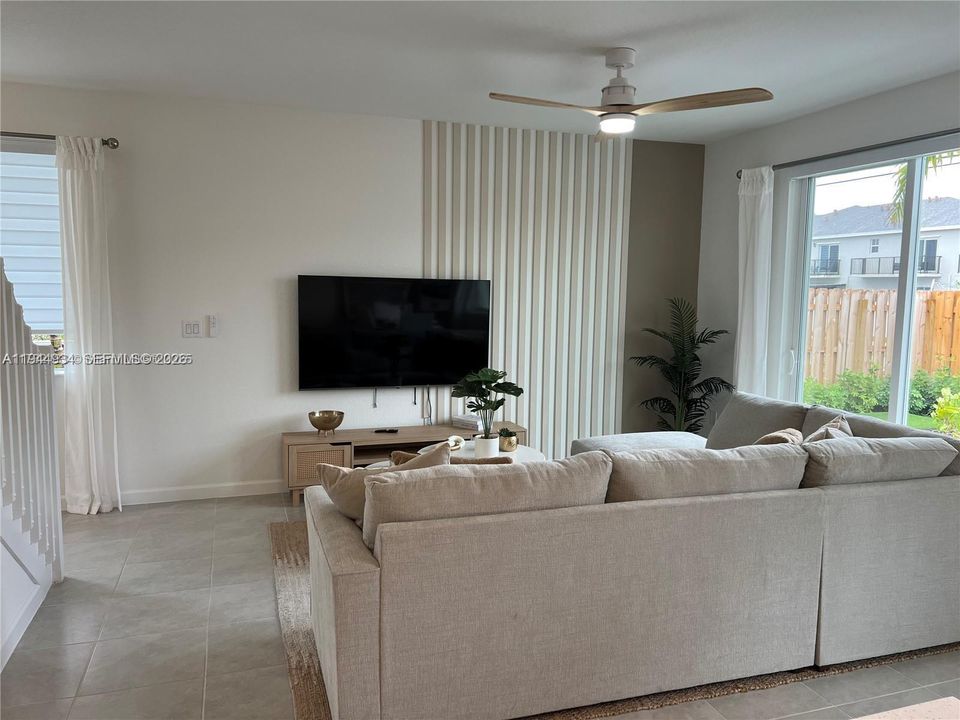 Active With Contract: $3,000 (4 beds, 3 baths, 1804 Square Feet)