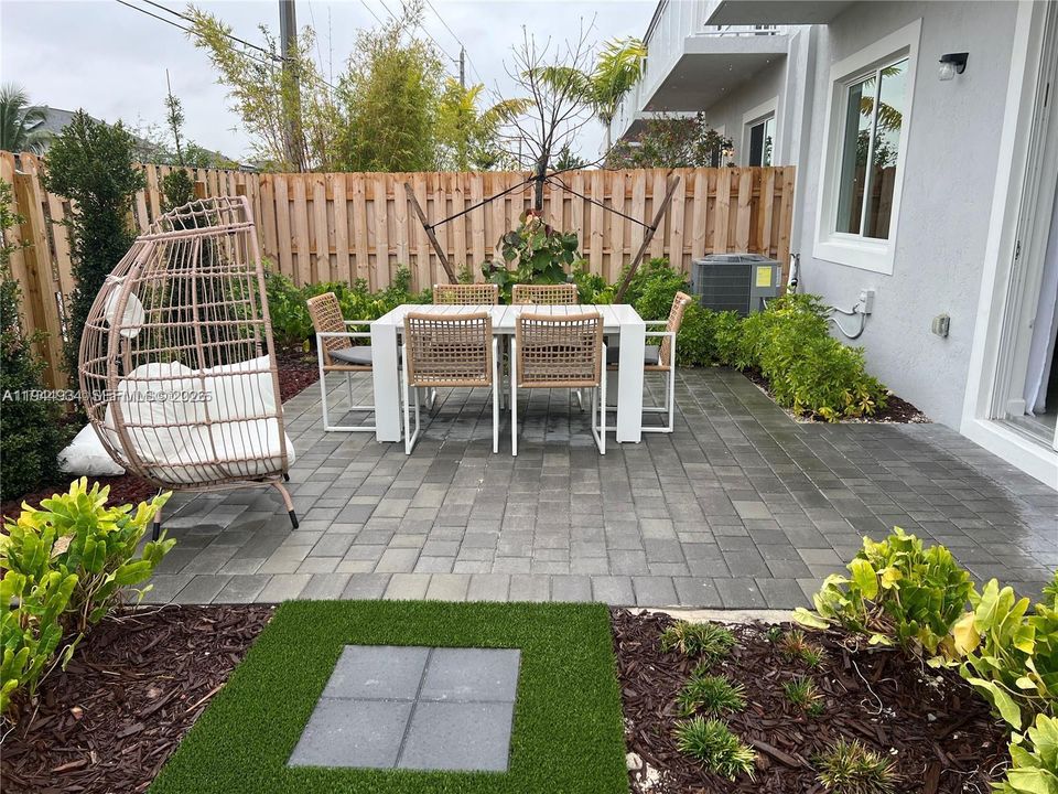 Active With Contract: $3,000 (4 beds, 3 baths, 1804 Square Feet)
