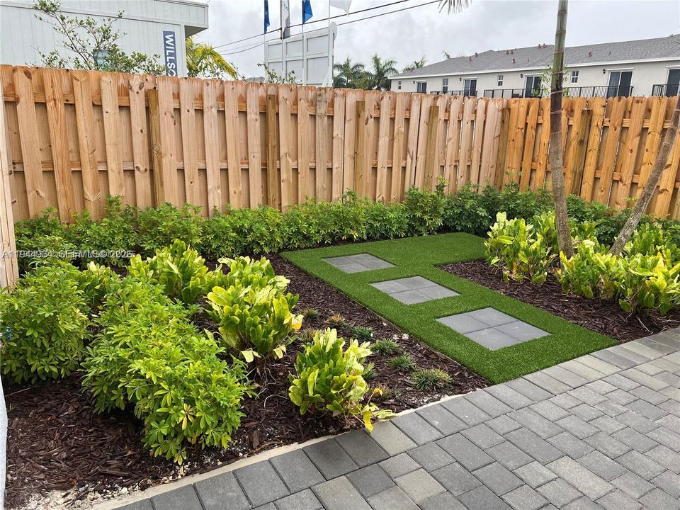 Active With Contract: $3,000 (4 beds, 3 baths, 1804 Square Feet)