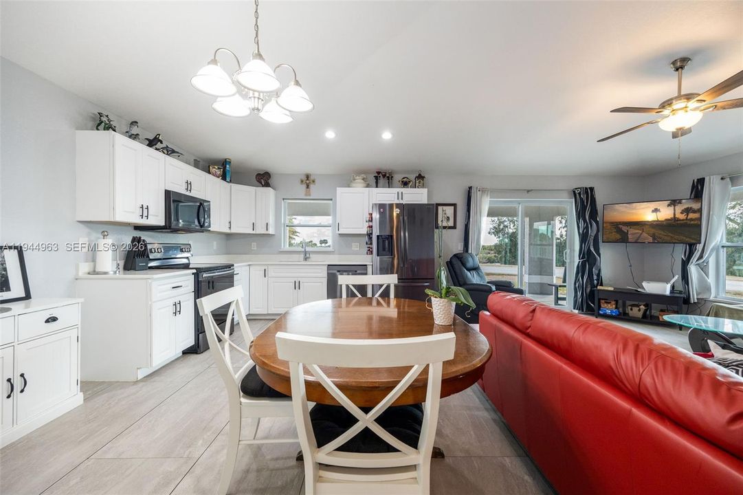 Recently Sold: $254,000 (2 beds, 2 baths, 975 Square Feet)