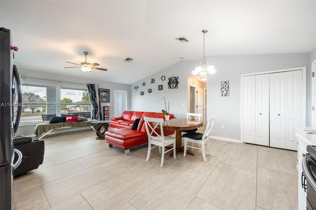 Recently Sold: $254,000 (2 beds, 2 baths, 975 Square Feet)