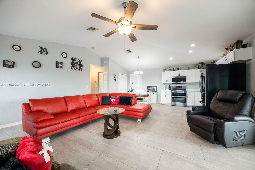 Recently Sold: $254,000 (2 beds, 2 baths, 975 Square Feet)