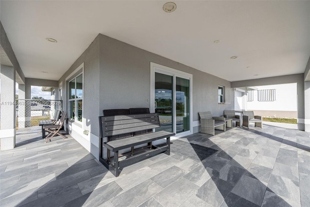 Recently Sold: $254,000 (2 beds, 2 baths, 975 Square Feet)