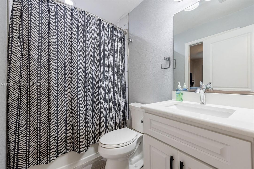 Recently Sold: $254,000 (2 beds, 2 baths, 975 Square Feet)