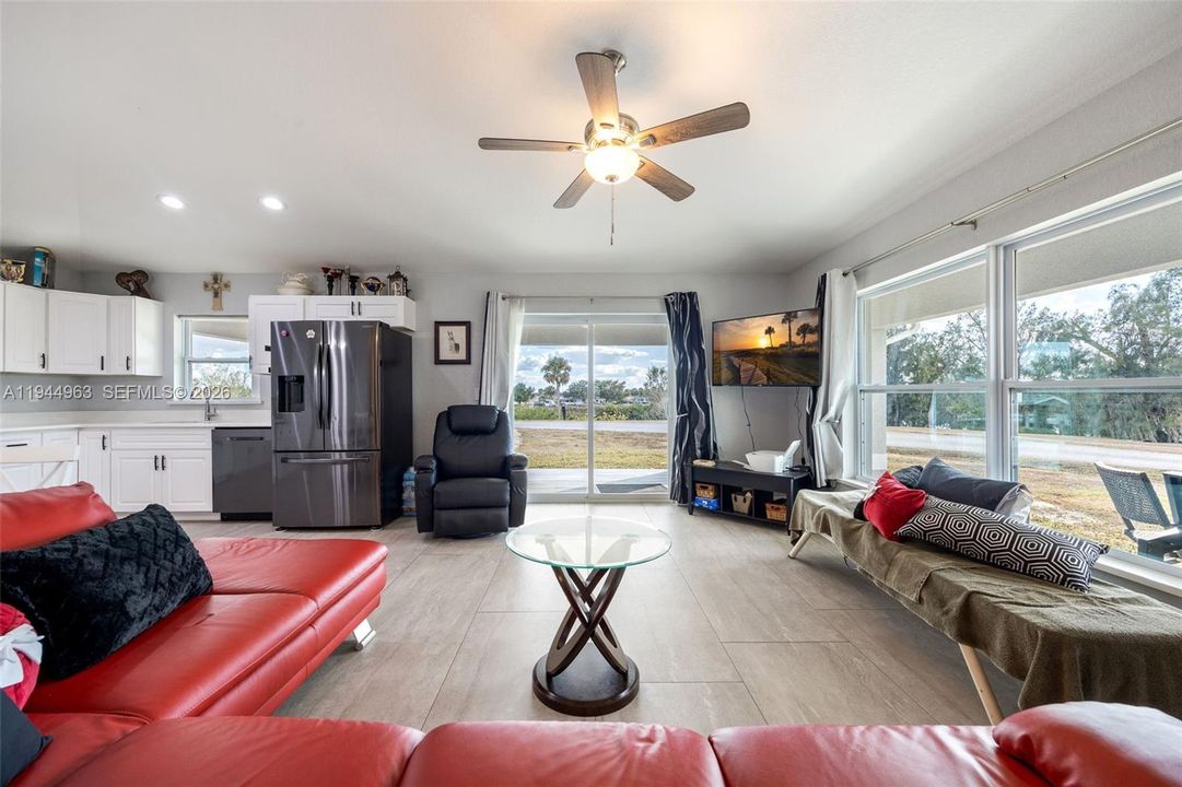 Recently Sold: $254,000 (2 beds, 2 baths, 975 Square Feet)