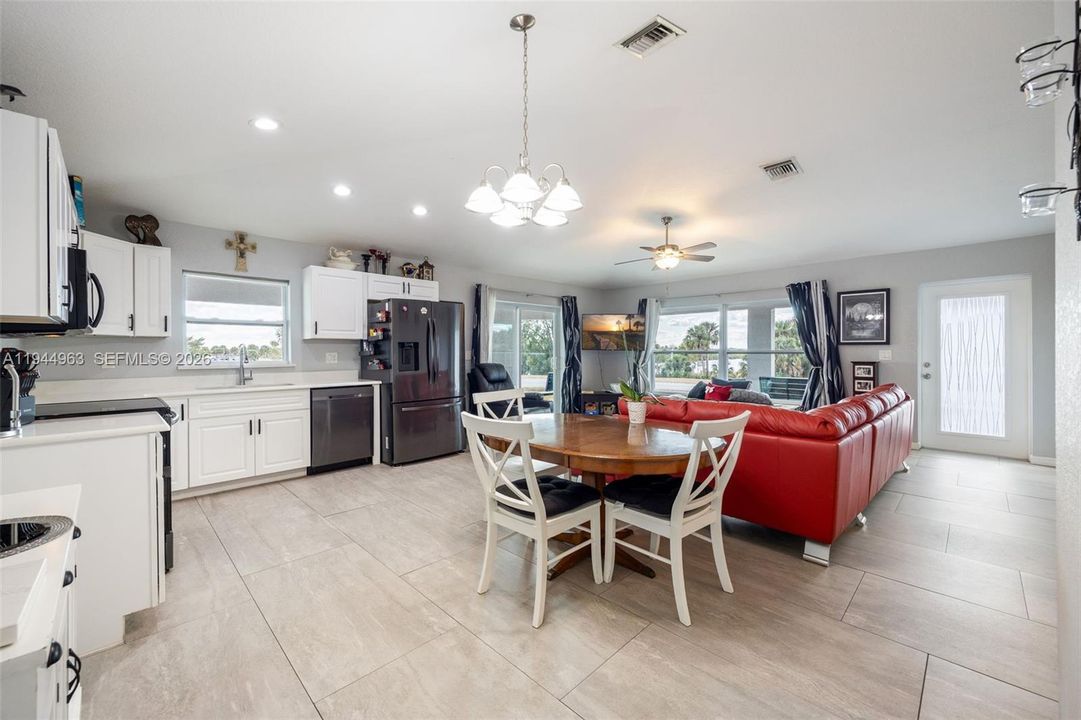 Recently Sold: $254,000 (2 beds, 2 baths, 975 Square Feet)