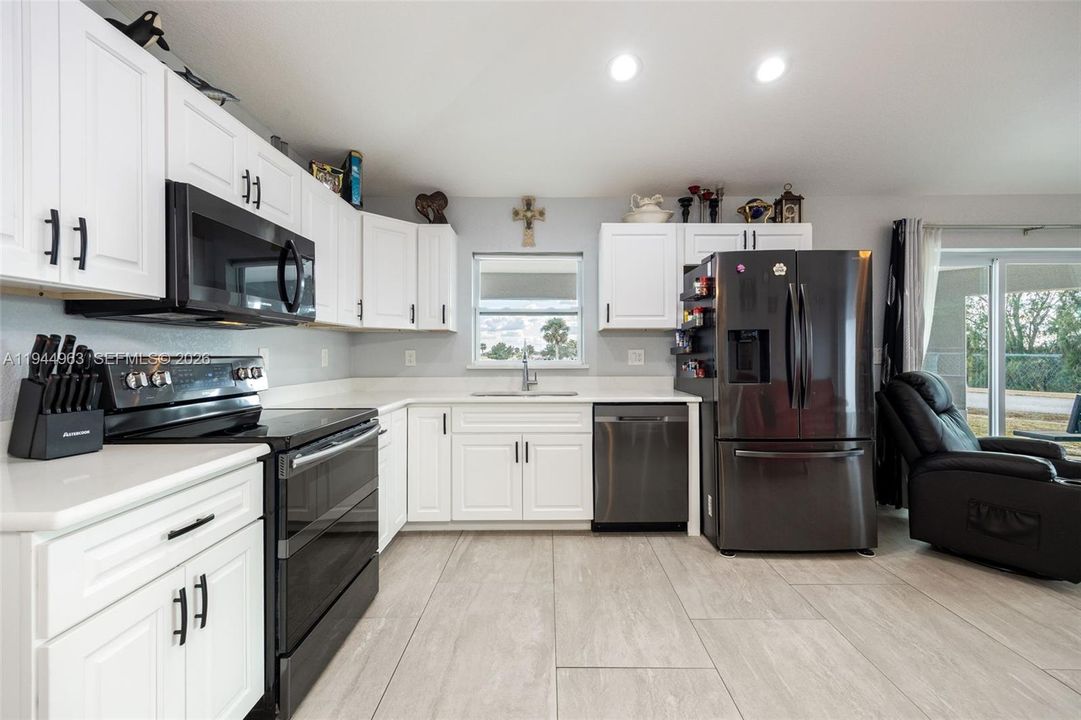 Recently Sold: $254,000 (2 beds, 2 baths, 975 Square Feet)