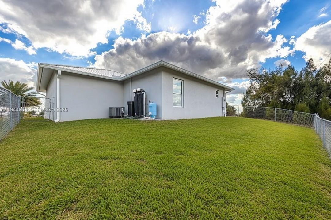 Recently Sold: $254,000 (2 beds, 2 baths, 975 Square Feet)
