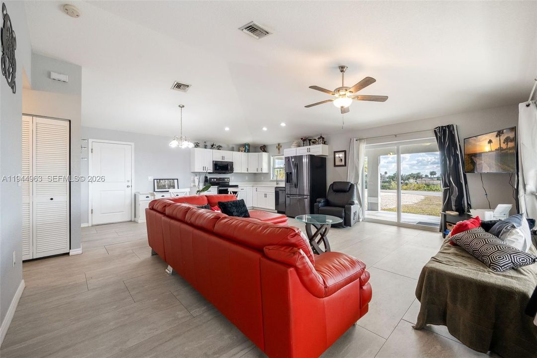 Recently Sold: $254,000 (2 beds, 2 baths, 975 Square Feet)