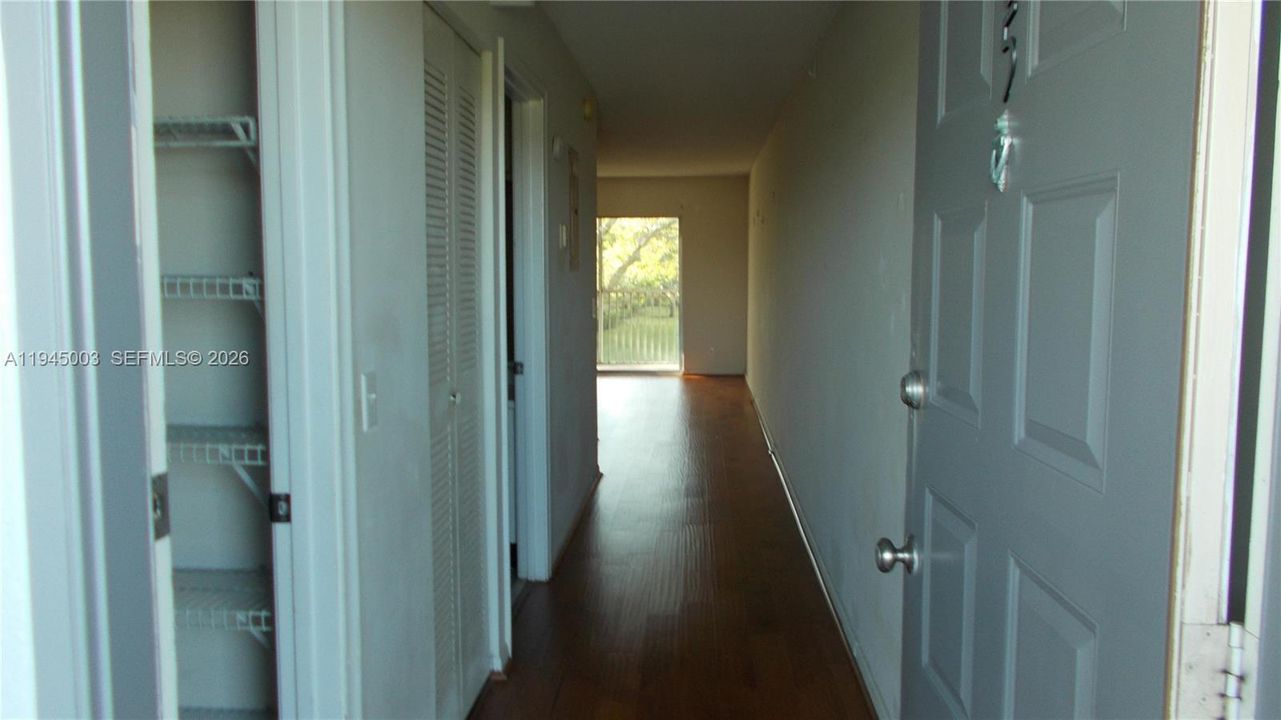 Active With Contract: $1,400 (0 beds, 1 baths, 514 Square Feet)