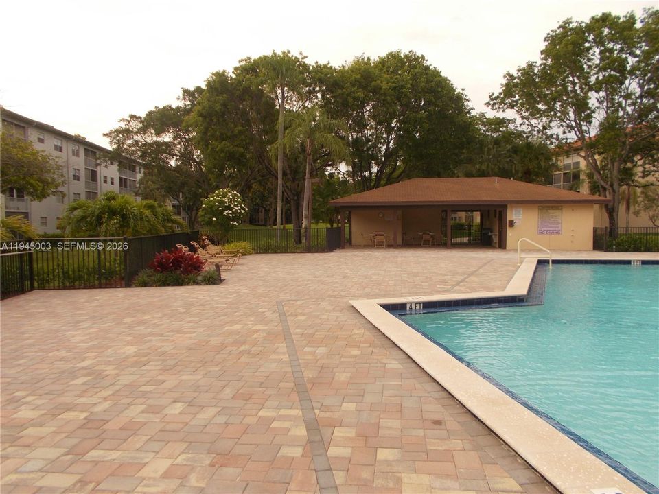 Active With Contract: $1,400 (0 beds, 1 baths, 514 Square Feet)