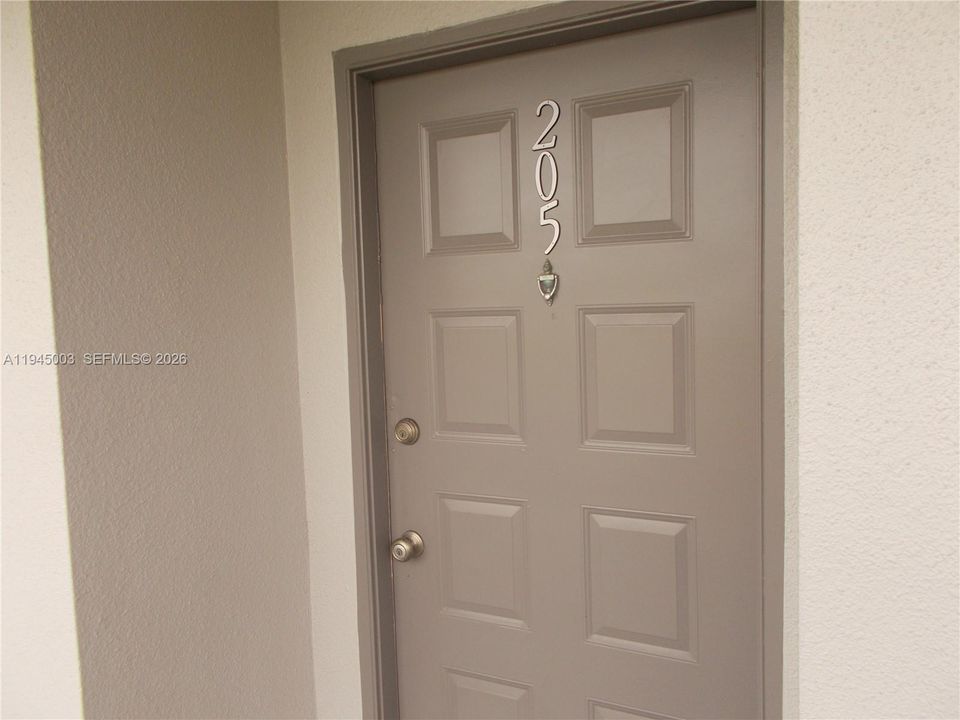 Active With Contract: $1,400 (0 beds, 1 baths, 514 Square Feet)