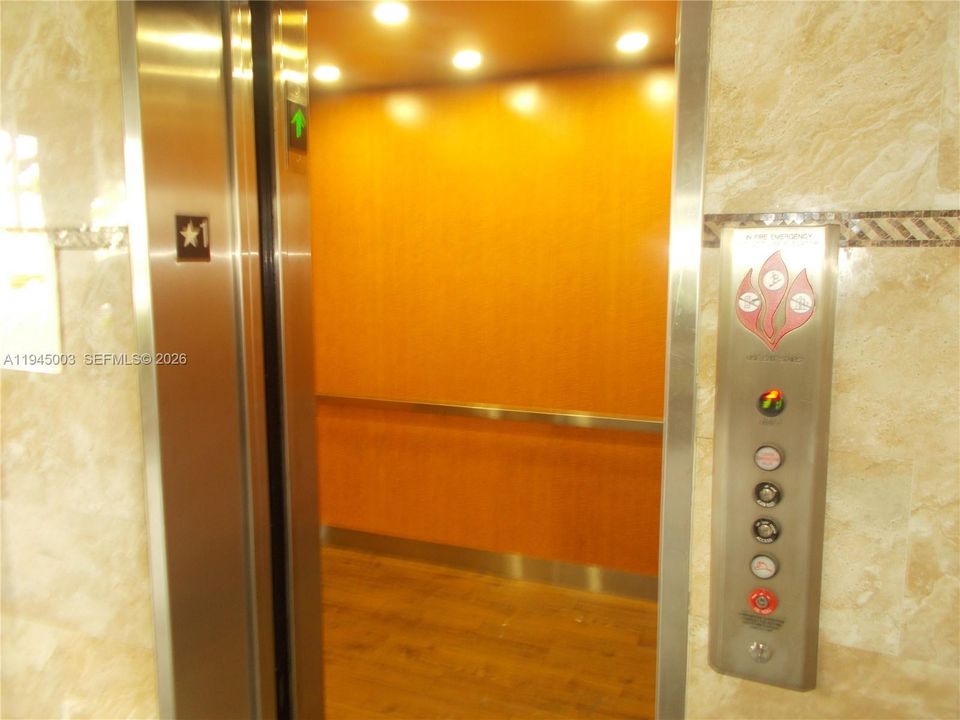 Active With Contract: $1,400 (0 beds, 1 baths, 514 Square Feet)