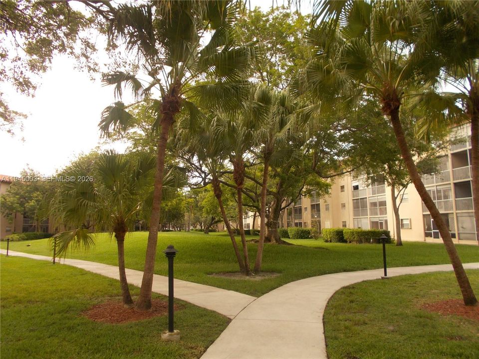 Active With Contract: $1,400 (0 beds, 1 baths, 514 Square Feet)
