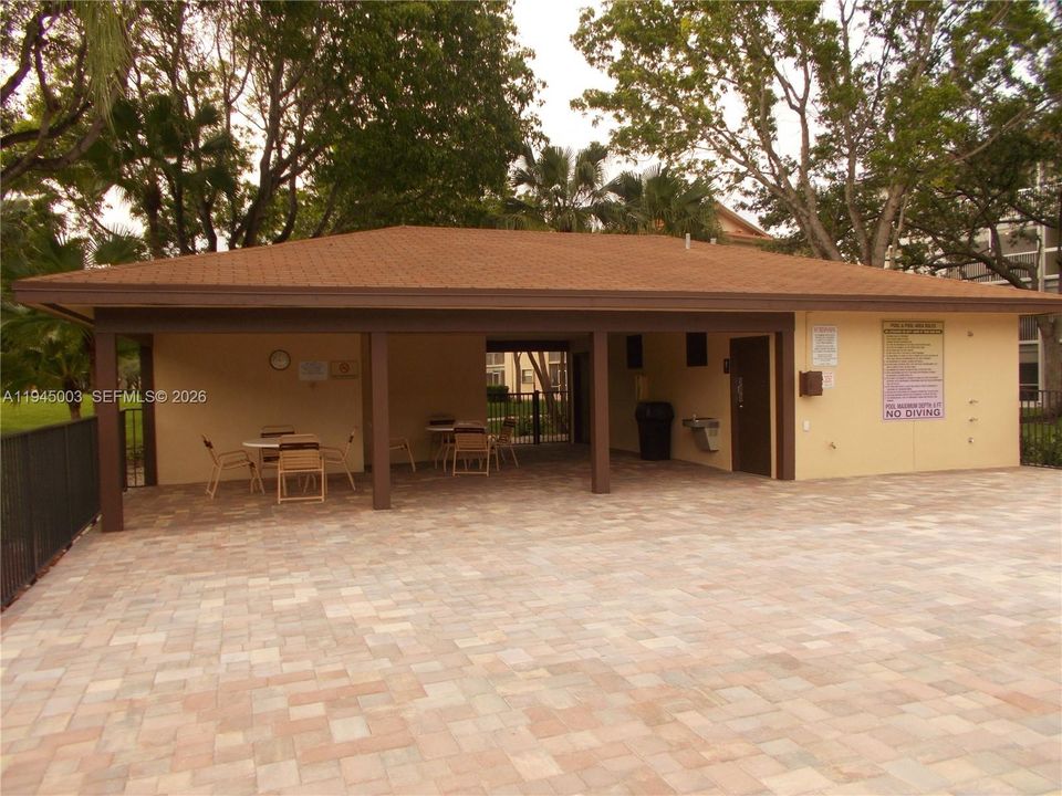 Active With Contract: $1,400 (0 beds, 1 baths, 514 Square Feet)
