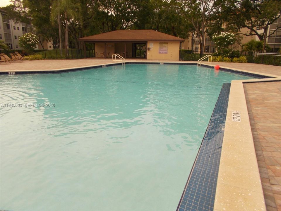 Active With Contract: $1,400 (0 beds, 1 baths, 514 Square Feet)