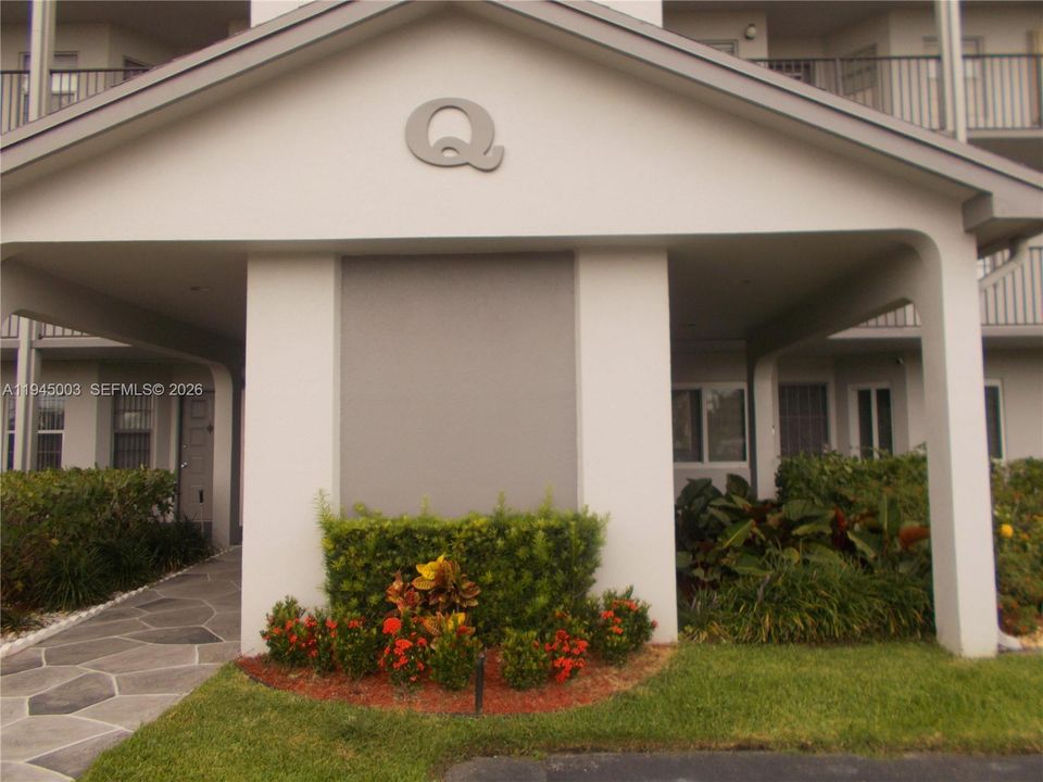 Active With Contract: $1,400 (0 beds, 1 baths, 514 Square Feet)