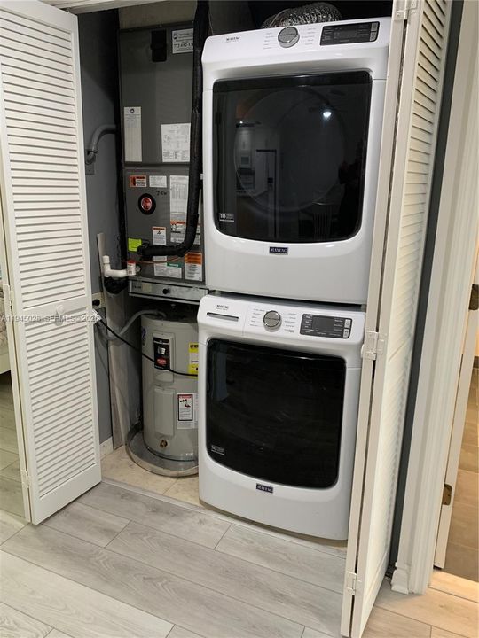 Full Size Maytag Washer/Dryer