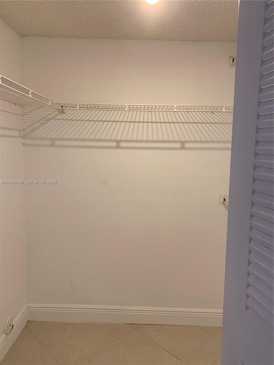 На продажу: $295,000 (2 спален, 2 ванн, 1000 Квадратных фут)