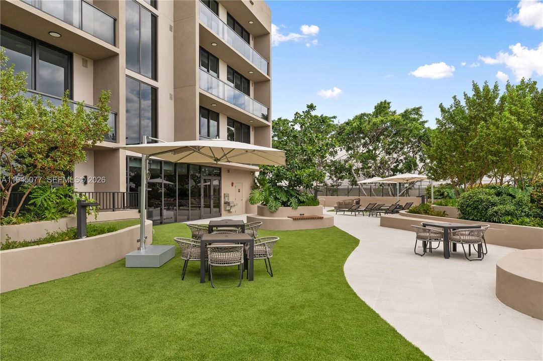 For Sale: $2,523,098 (3 beds, 2 baths, 1870 Square Feet)