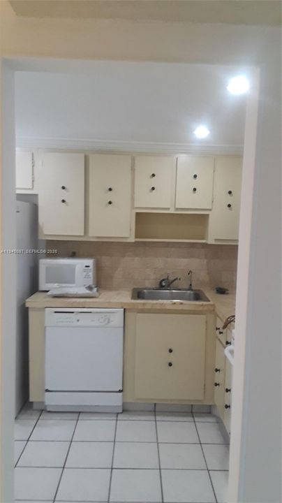 На продажу: $165,000 (1 спален, 1 ванн, 695 Квадратных фут)