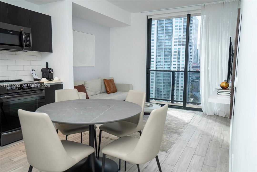 En Venta: $1,299,000 (3 camas, 3 baños, 1040 Pies cuadrados)