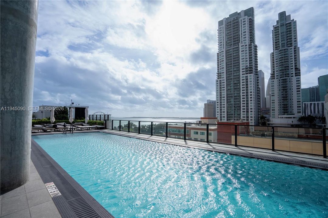 En Venta: $1,299,000 (3 camas, 3 baños, 1040 Pies cuadrados)