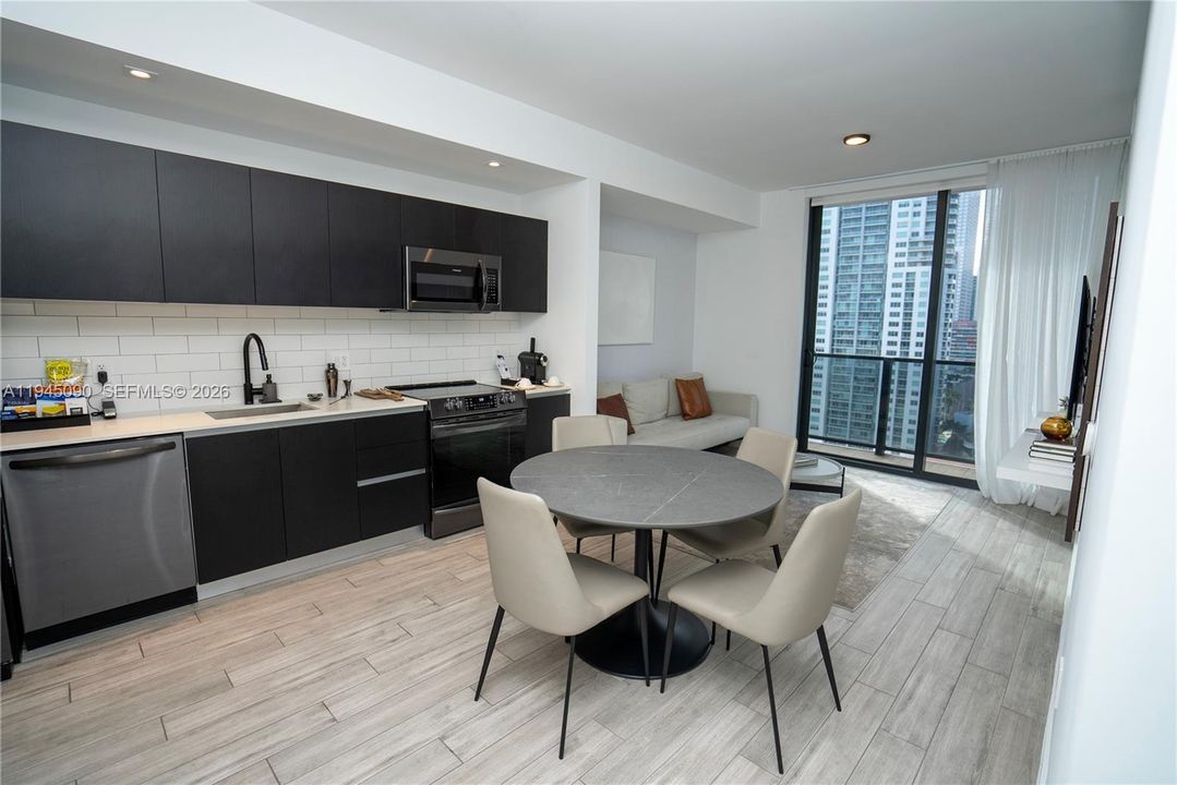 En Venta: $1,299,000 (3 camas, 3 baños, 1040 Pies cuadrados)