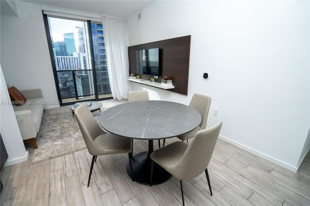 En Venta: $1,299,000 (3 camas, 3 baños, 1040 Pies cuadrados)