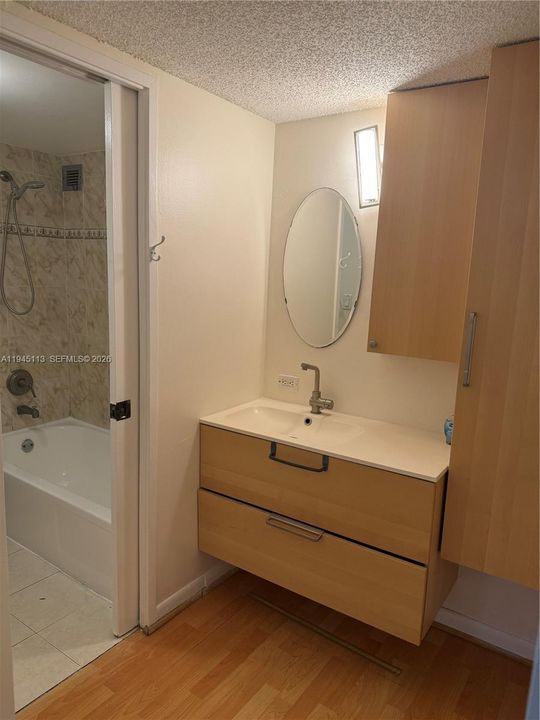 For Sale: $249,999 (1 beds, 1 baths, 767 Square Feet)